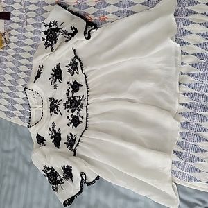 Embroidered peasant top L